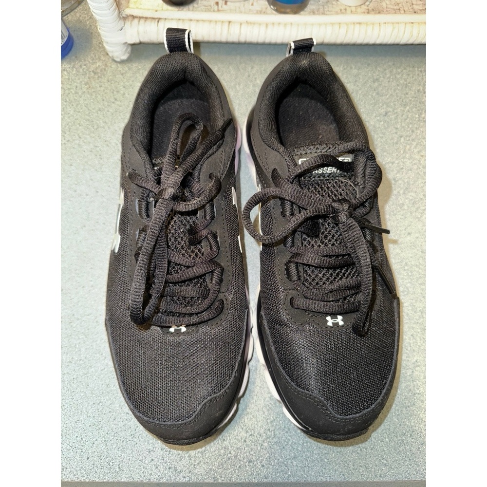Charged asset Under armour sneakers
